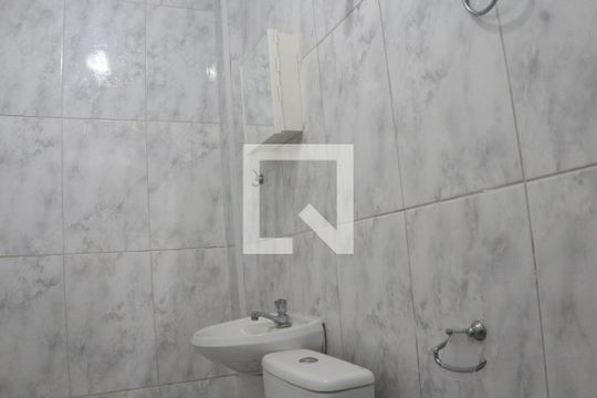 Banheiro de apartamento para alugar com 1 quarto, 25m² em Centro, São Vicente