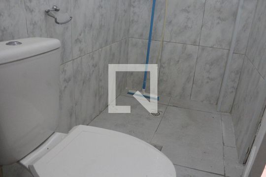 Banheiro de apartamento para alugar com 1 quarto, 25m² em Centro, São Vicente