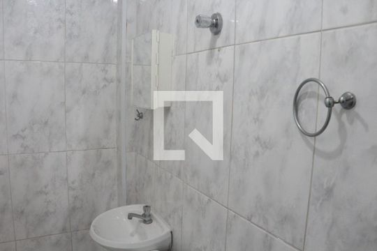 Banheiro de apartamento para alugar com 1 quarto, 25m² em Centro, São Vicente