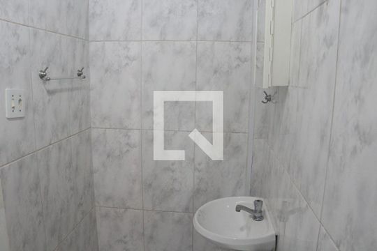 Banheiro de apartamento para alugar com 1 quarto, 25m² em Centro, São Vicente