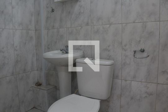 Banheiro de apartamento para alugar com 1 quarto, 25m² em Centro, São Vicente