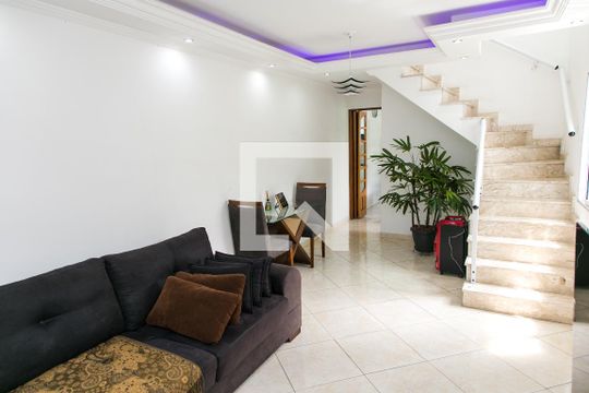 Casa à venda com 3 quartos, 180m² em Vila Nova Carolina, São Paulo
