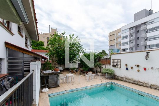 Piscina de casa à venda com 4 quartos, 248m² em Cristal, Porto Alegre