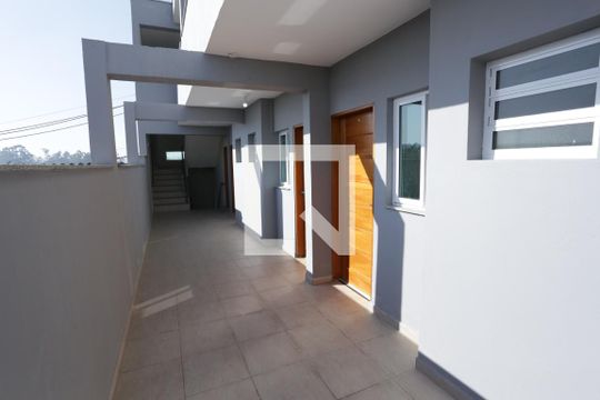 Hall de Entrada de kitnet/studio para alugar com 1 quarto, 25m² em Parque Císperfa, São Paulo