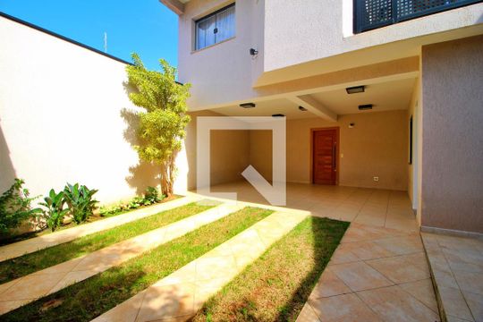 Garagem de casa à venda com 4 quartos, 400m² em Vila Valparaiso, Santo André