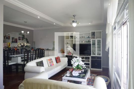 Casa à venda com 3 quartos, 306m² em Engenheiro Goulart, São Paulo