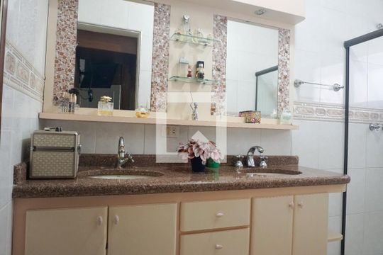 Banheiro da Suíte de casa à venda com 3 quartos, 306m² em Engenheiro Goulart, São Paulo