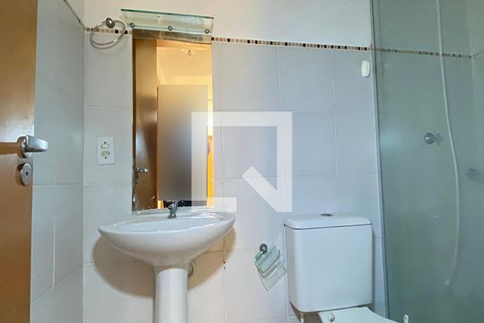 Banheiro de apartamento à venda com 2 quartos, 45m² em Pinheiro, São Leopoldo