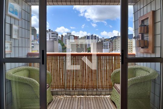 Sala de apartamento para alugar com 2 quartos, 77m² em Carmo, Belo Horizonte