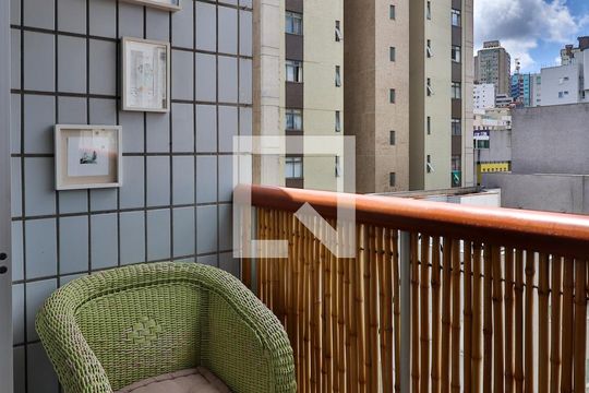 Sala de apartamento para alugar com 2 quartos, 77m² em Carmo, Belo Horizonte