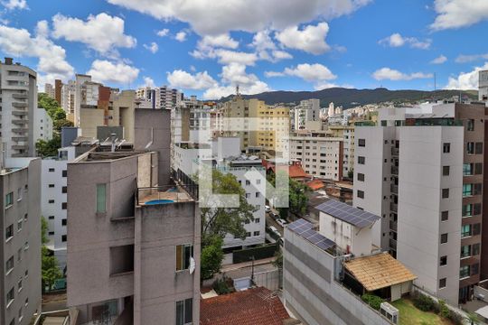 Vista do Quarto Suíte  de apartamento para alugar com 2 quartos, 77m² em Carmo, Belo Horizonte