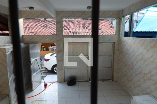 Vista da sala de estar de casa de condomínio à venda com 2 quartos, 200m² em Irajá, Rio de Janeiro