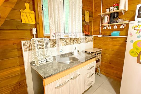 Cozinha de kitnet/studio para alugar com 1 quarto, 20m² em São João do Rio Vermelho, Florianópolis