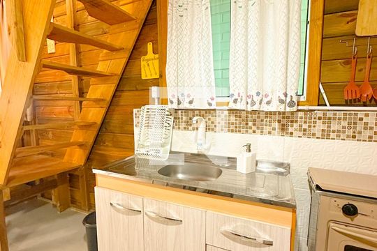 Cozinha de kitnet/studio para alugar com 1 quarto, 20m² em São João do Rio Vermelho, Florianópolis