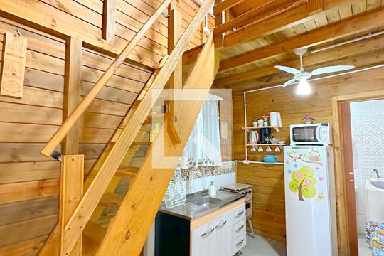 Studio de kitnet/studio para alugar com 1 quarto, 20m² em São João do Rio Vermelho, Florianópolis