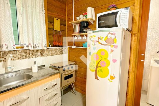Banheiro de kitnet/studio para alugar com 1 quarto, 20m² em São João do Rio Vermelho, Florianópolis