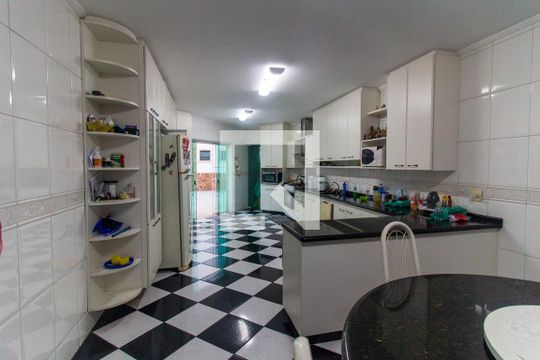 Cozinha de casa para alugar com 4 quartos, 573m² em Parque São Jorge, São Paulo