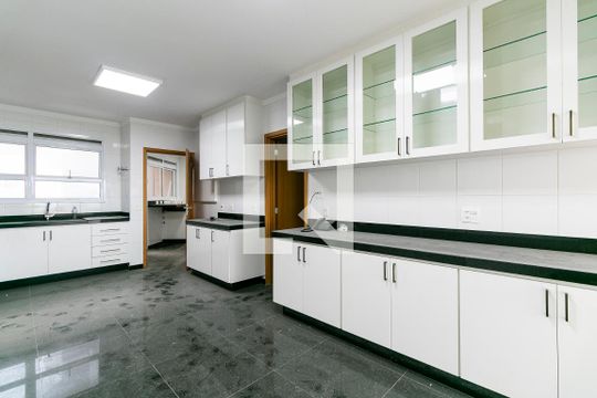 Cozinha de apartamento para alugar com 4 quartos, 206m² em Jardim Anália Franco, São Paulo