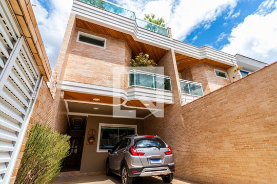 Fachada de casa à venda com 3 quartos, 230m² em Vila Brasilina, São Paulo
