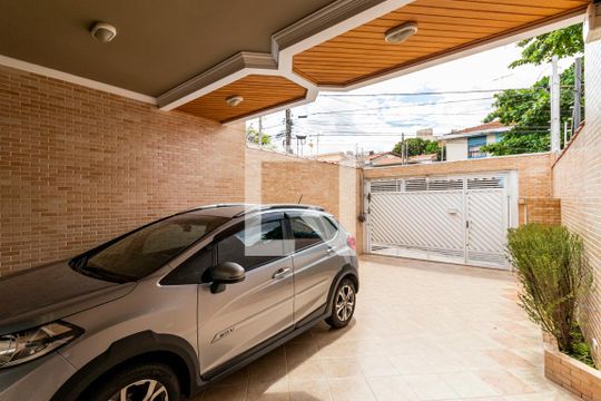 Garagem de casa à venda com 3 quartos, 230m² em Vila Brasilina, São Paulo
