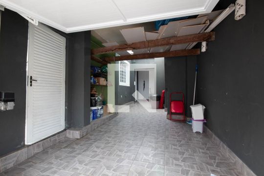 Garagem de casa à venda com 2 quartos, 180m² em Jardim das Flores, Osasco