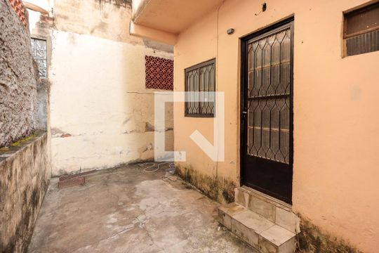 Entrada de apartamento para alugar com 3 quartos, 52m² em Encantado, Rio de Janeiro