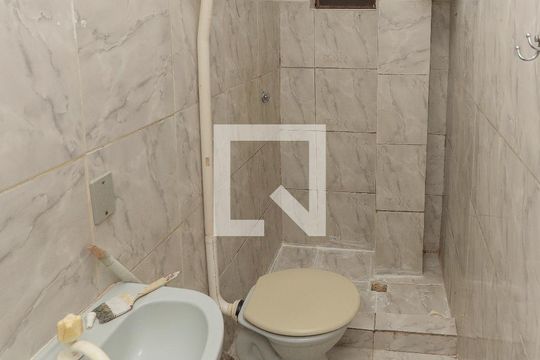 Banheiro de apartamento para alugar com 3 quartos, 52m² em Encantado, Rio de Janeiro