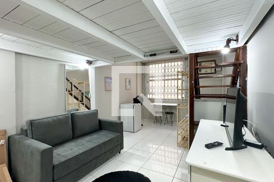Sala de kitnet/studio para alugar com 1 quarto, 26m² em Copacabana, Rio de Janeiro