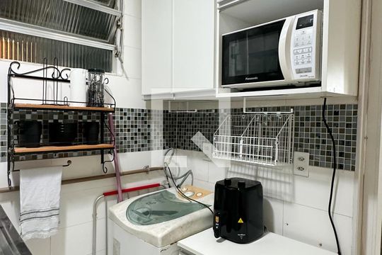 Cozinha de kitnet/studio para alugar com 1 quarto, 26m² em Copacabana, Rio de Janeiro