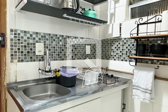 Cozinha de kitnet/studio para alugar com 1 quarto, 26m² em Copacabana, Rio de Janeiro