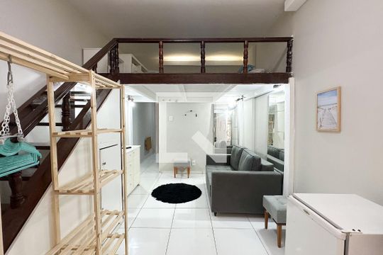 Sala de kitnet/studio para alugar com 1 quarto, 26m² em Copacabana, Rio de Janeiro