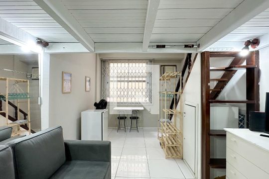 Sala de kitnet/studio para alugar com 1 quarto, 26m² em Copacabana, Rio de Janeiro