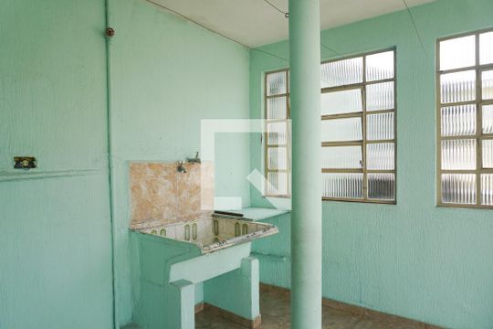 Lavanderia 1 de casa à venda com 3 quartos, 281m² em Vila Ré, São Paulo