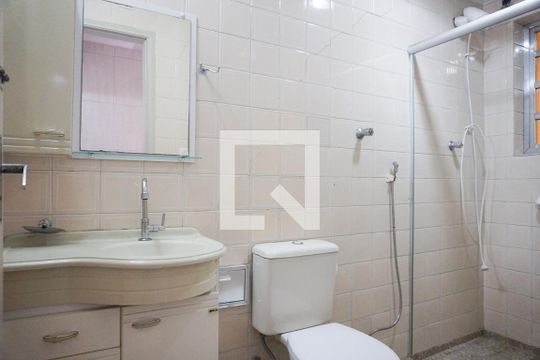 Banheiro Social de casa à venda com 3 quartos, 281m² em Vila Ré, São Paulo