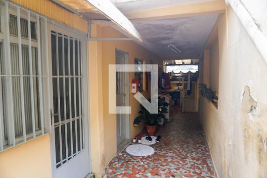 Quintal  de casa à venda com 3 quartos, 281m² em Vila Ré, São Paulo