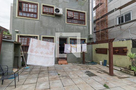 Quintal de casa à venda com 4 quartos, 202m² em Bom Jesus, Porto Alegre