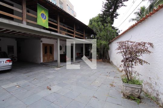 Fachada de casa à venda com 6 quartos, 381m² em Recreio dos Bandeirantes, Rio de Janeiro