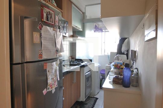 Cozinha de apartamento para alugar com 2 quartos, 50m² em Vila Firmiano Pinto, São Paulo