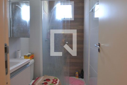 Banheiro de apartamento para alugar com 2 quartos, 50m² em Vila Firmiano Pinto, São Paulo