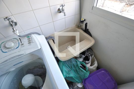 Área de serviço de apartamento para alugar com 2 quartos, 50m² em Vila Firmiano Pinto, São Paulo
