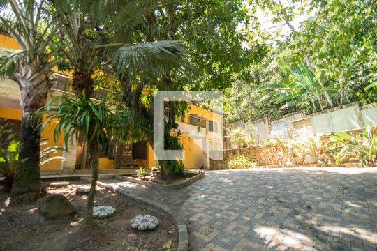 Quintal de casa de condomínio à venda com 5 quartos, 320m² em Anil, Rio de Janeiro