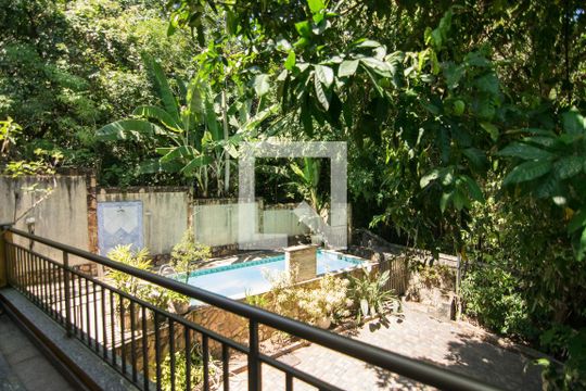 Vista da Suíte de casa de condomínio à venda com 5 quartos, 320m² em Anil, Rio de Janeiro