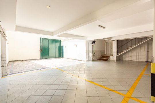 Garagem de casa à venda com 5 quartos, 690m² em Jardim Leonor, São Paulo