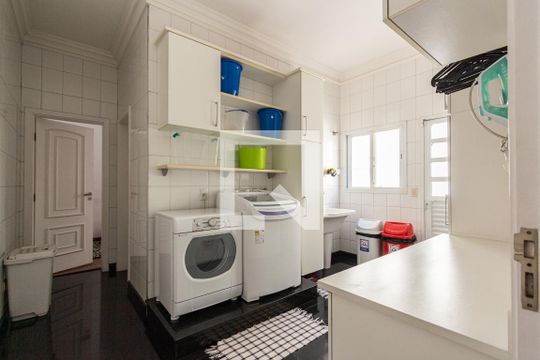 Área de Serviço de casa à venda com 5 quartos, 690m² em Jardim Leonor, São Paulo
