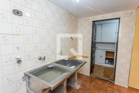 Área de Serviço de casa para alugar com 3 quartos, 300m² em Conjunto Residencial Santa Terezinha, São Paulo