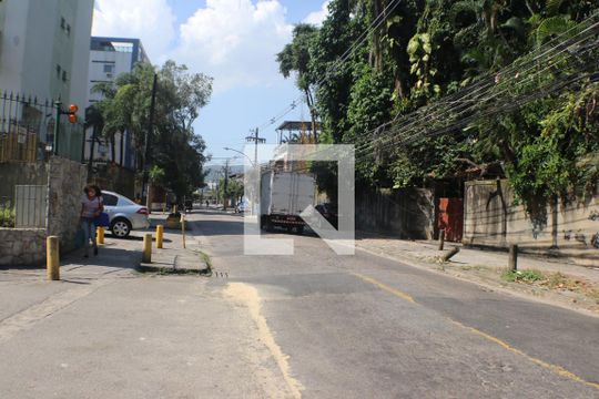 Vista da Rua de apartamento para alugar com 2 quartos, 60m² em Pechincha, Rio de Janeiro