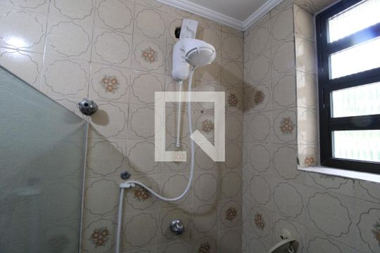 Chuveiro banheiro comum de apartamento para alugar com 2 quartos, 56m² em Chácara Santo Antônio (zona Sul), São Paulo