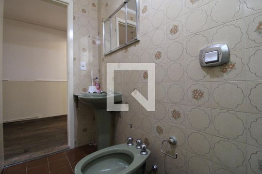 Banheiro comum de apartamento para alugar com 2 quartos, 56m² em Chácara Santo Antônio (zona Sul), São Paulo