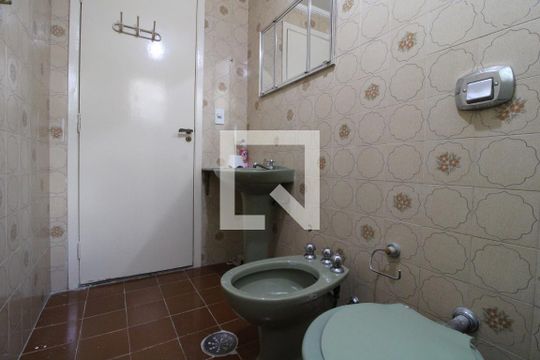 Banheiro comum de apartamento para alugar com 2 quartos, 56m² em Chácara Santo Antônio (zona Sul), São Paulo