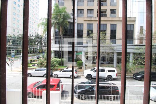 Vista janela da sala de apartamento para alugar com 2 quartos, 56m² em Chácara Santo Antônio (zona Sul), São Paulo